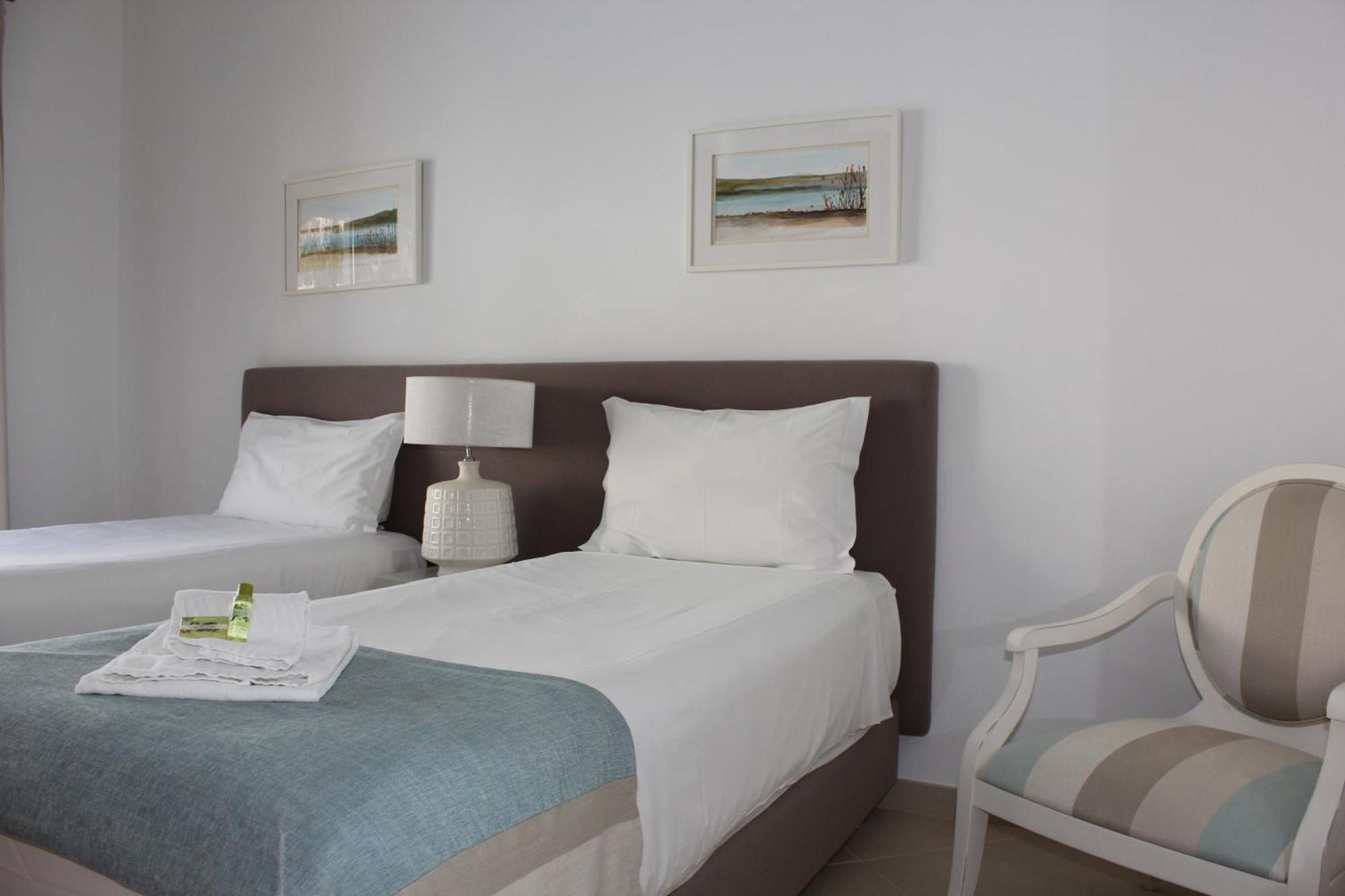 Stunning Townhouse T3 Villa โอบิดอส ภายนอก รูปภาพ